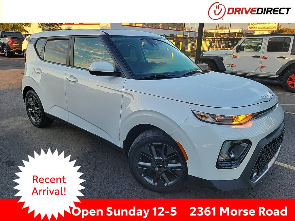Used 2022 Kia Soul EX FWD image 1
