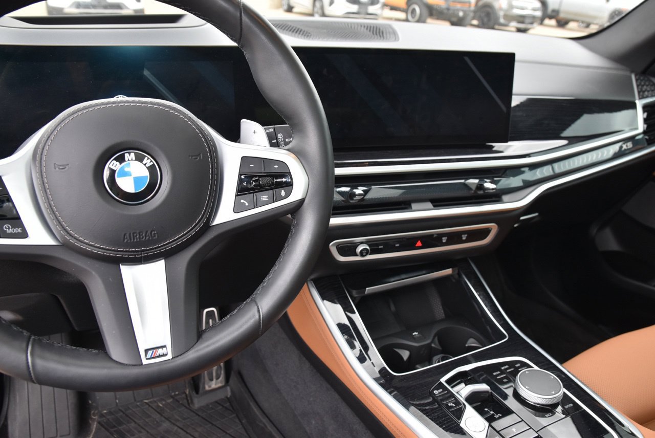Used 2025 BMW X5 xDrive40i w/ M Sport Package AWD/4WD image 9