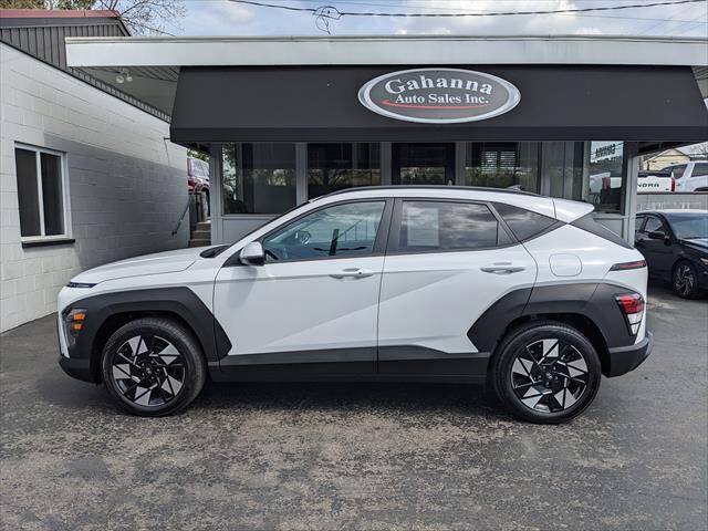 Used 2024 Hyundai Kona SEL FWD image 2