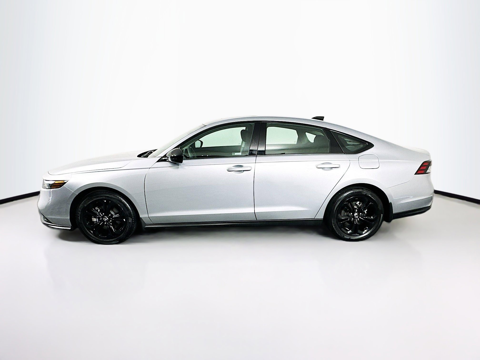 Used 2025 Honda Accord SE image 4