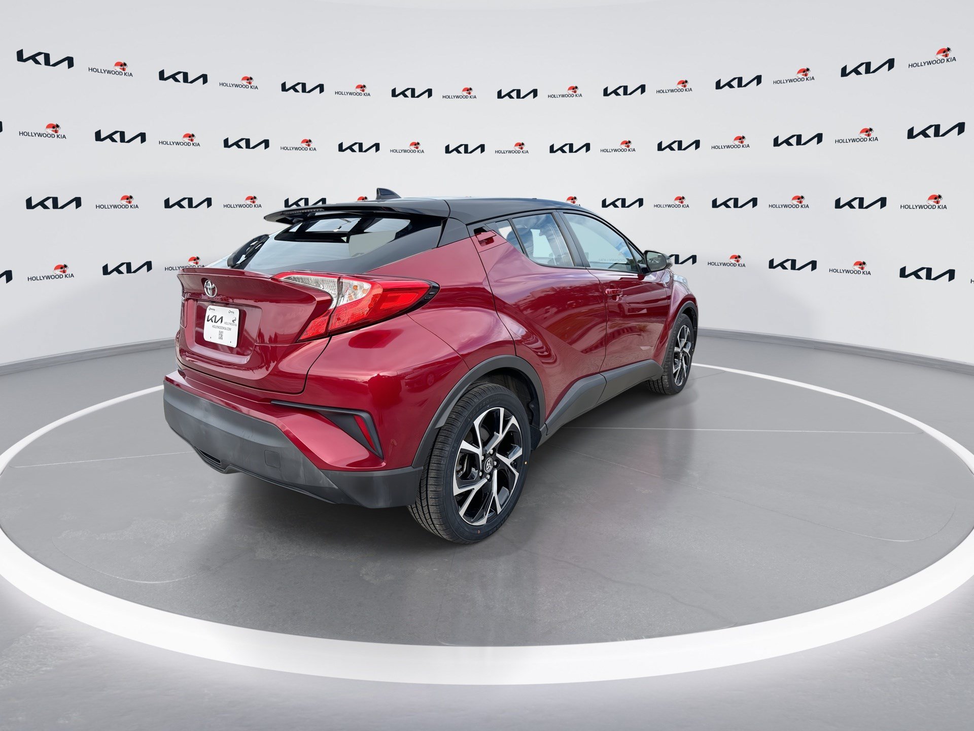 Used 2019 Toyota C-HR XLE FWD image 8