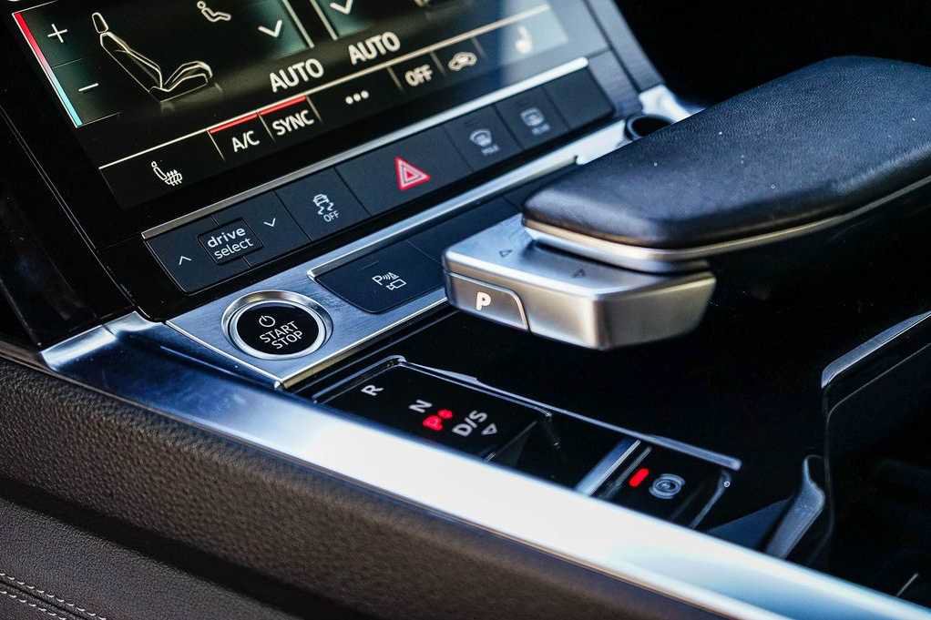 Used 2024 Audi Q8 e-tron Premium AWD/4WD image 20