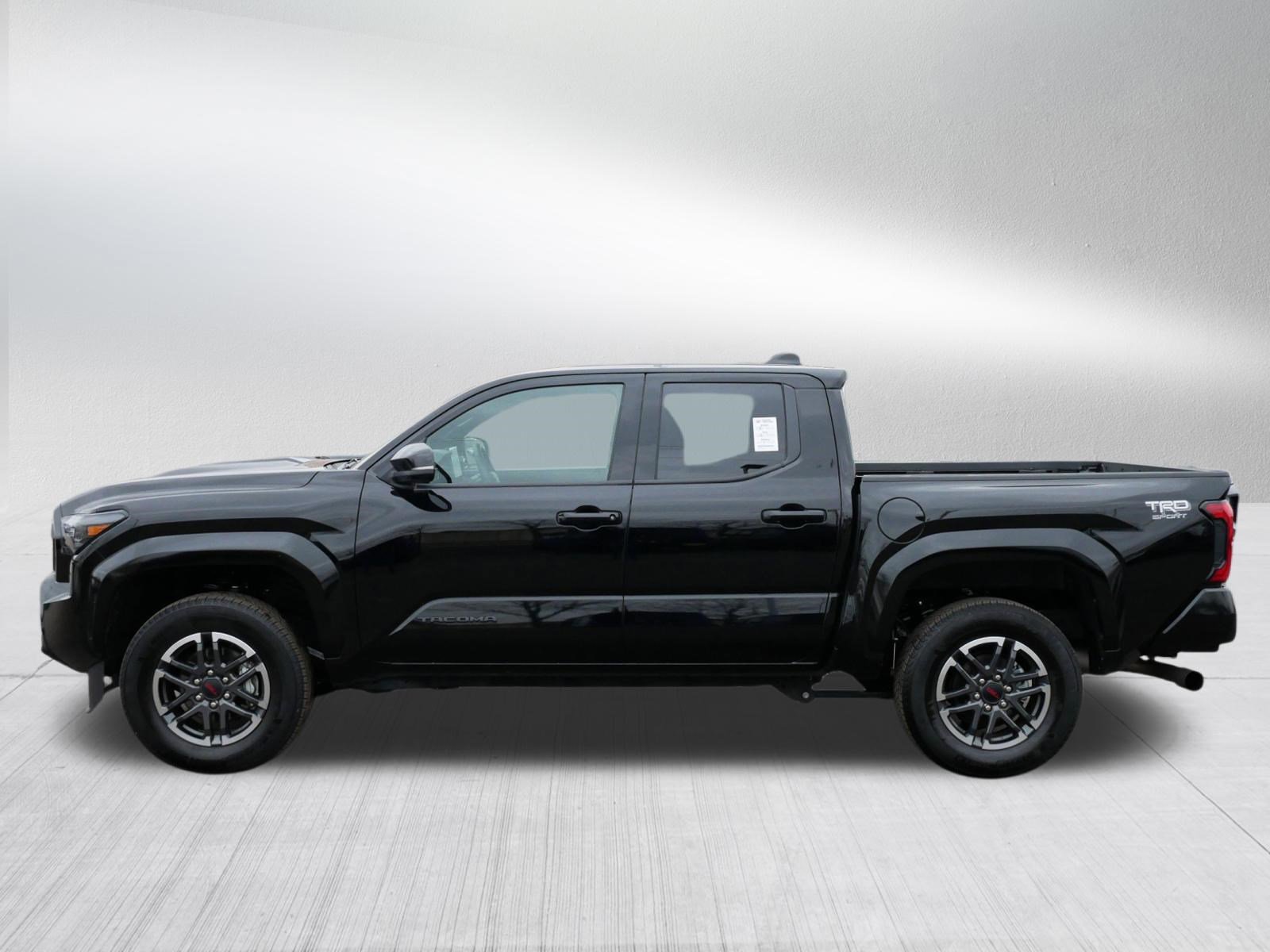 Used 2025 Toyota Tacoma TRD Sport w/ TRD Sport Upgrade Package image 4