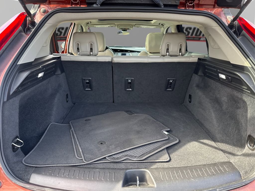 Used 2019 Cadillac XT4 Luxury w/ Cold Weather Package image 11