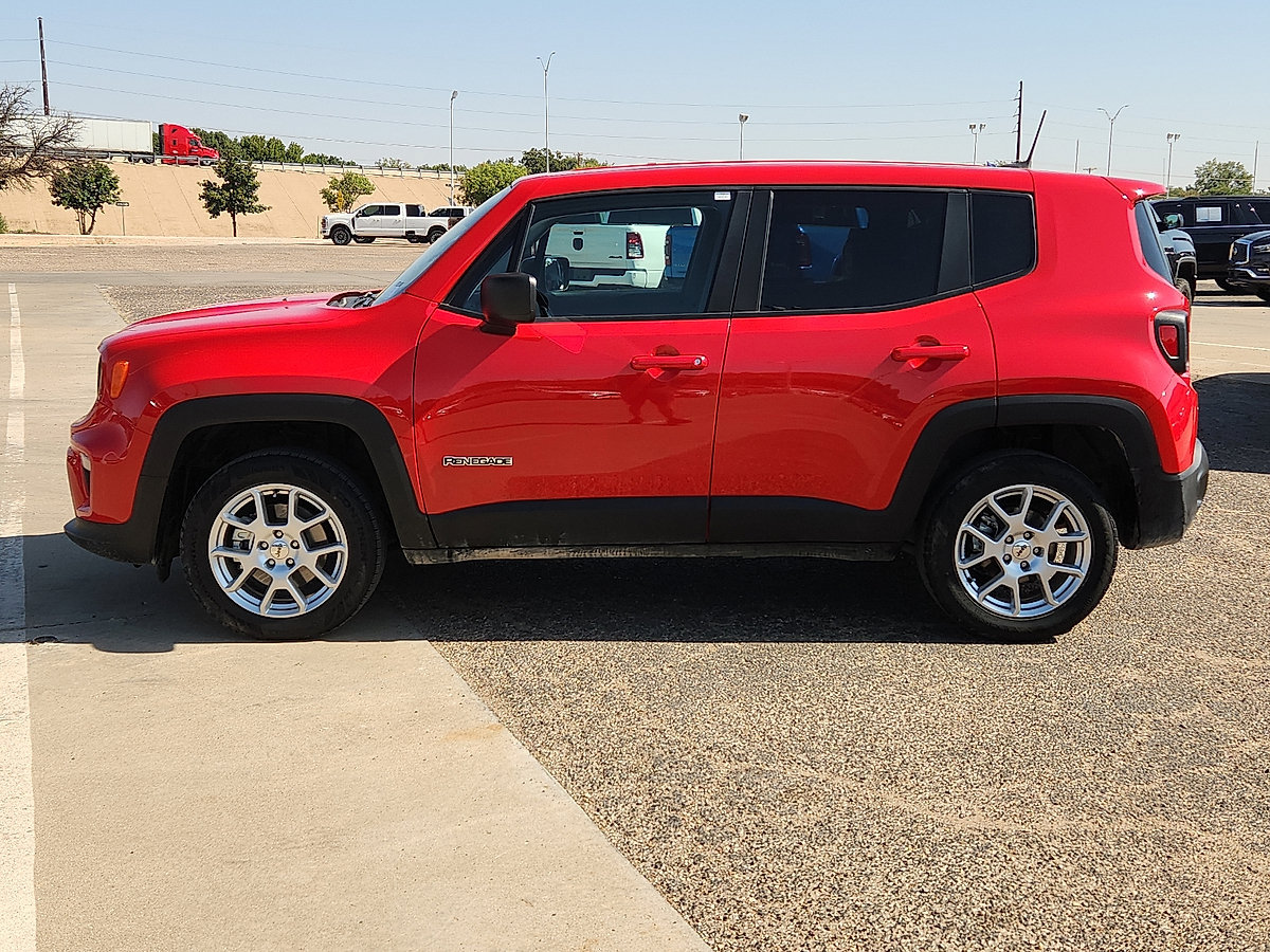 Used 2023 Jeep Renegade Latitude AWD/4WD image 2
