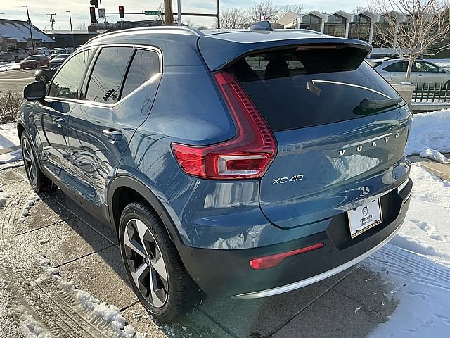 Used 2025 Volvo XC40 B5 Plus image 10