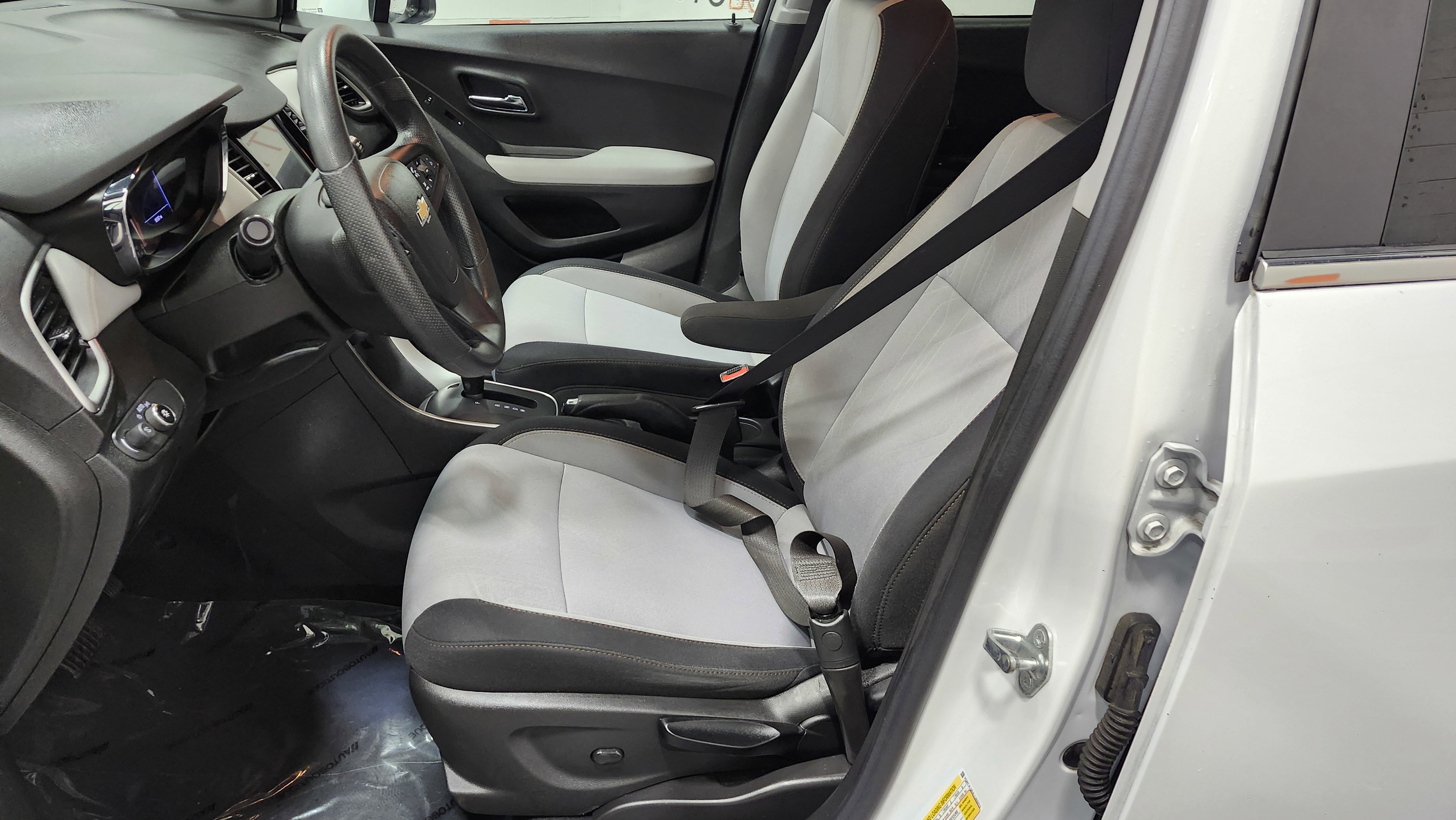 Used 2020 Chevrolet Trax LT image 21