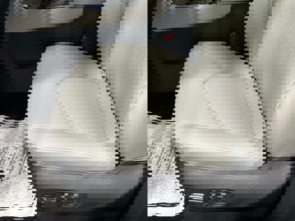 Used 2025 Toyota Grand Highlander AWD image 13