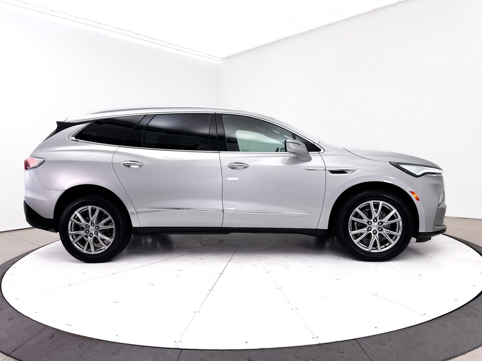 Used 2022 Buick Enclave Premium AWD/4WD image 43