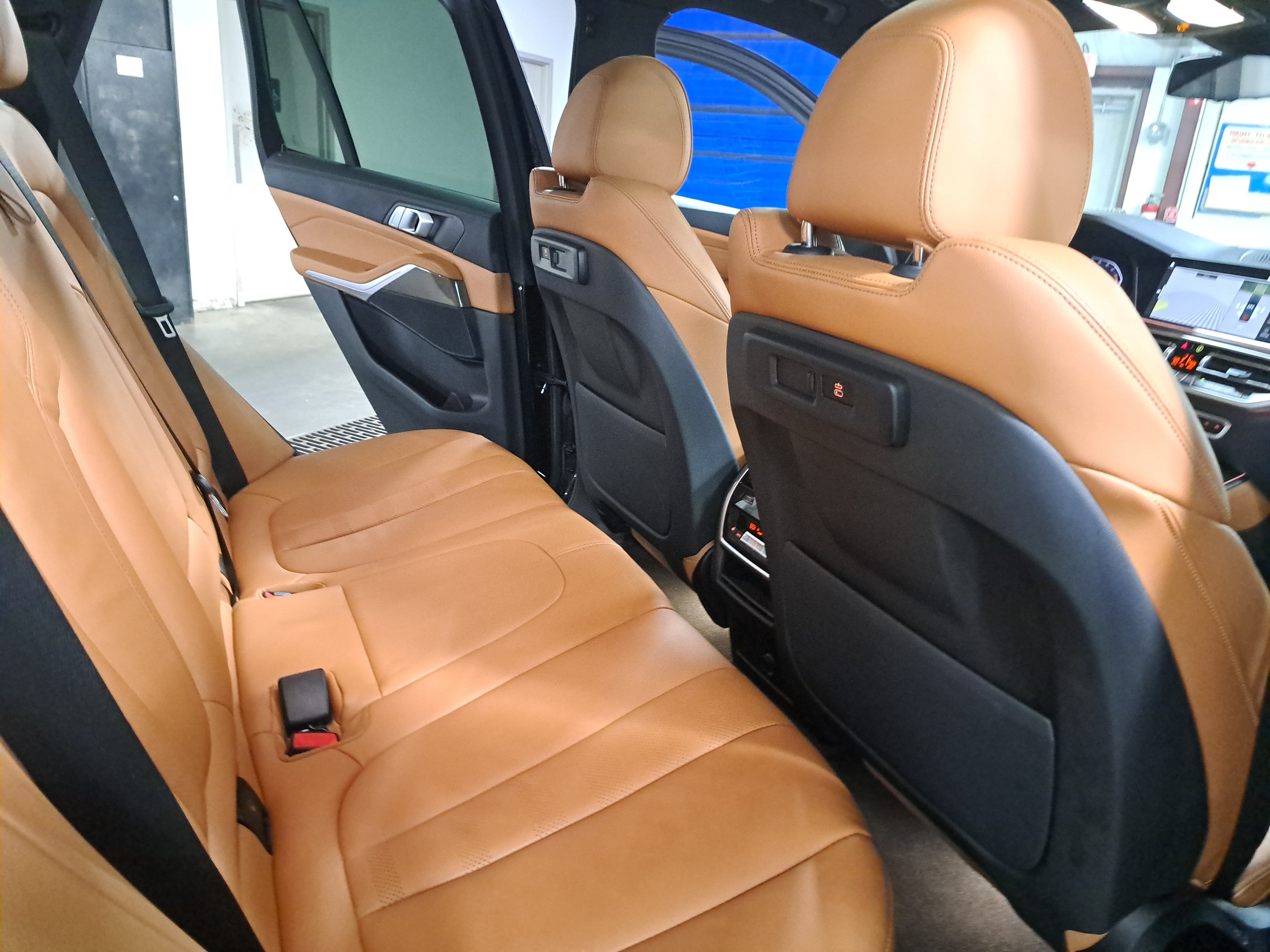 Used 2022 BMW X5 xDrive40i w/ Premium Package AWD/4WD image 11