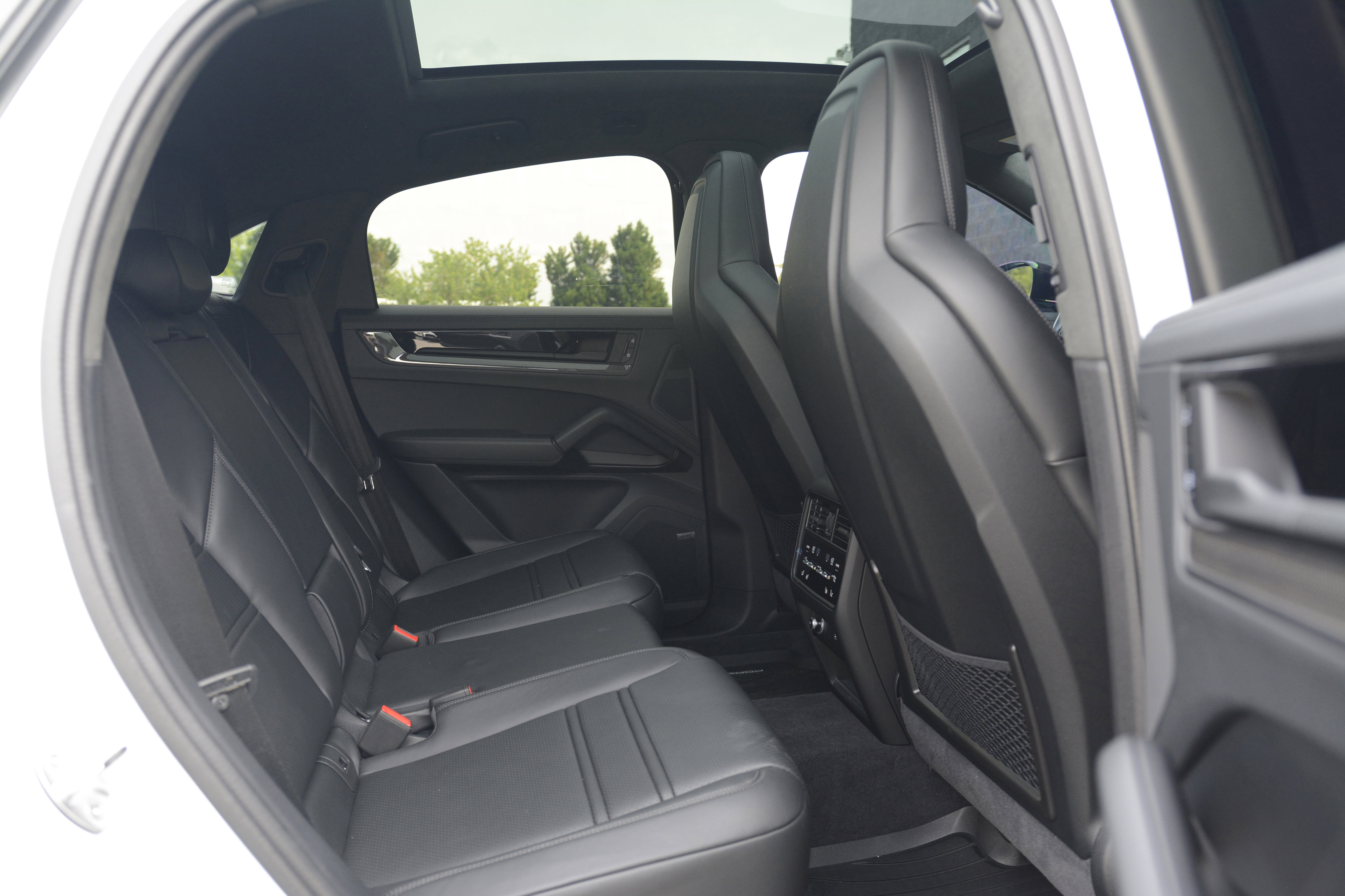 Used 2026 Porsche Cayenne GTS AWD/4WD image 29