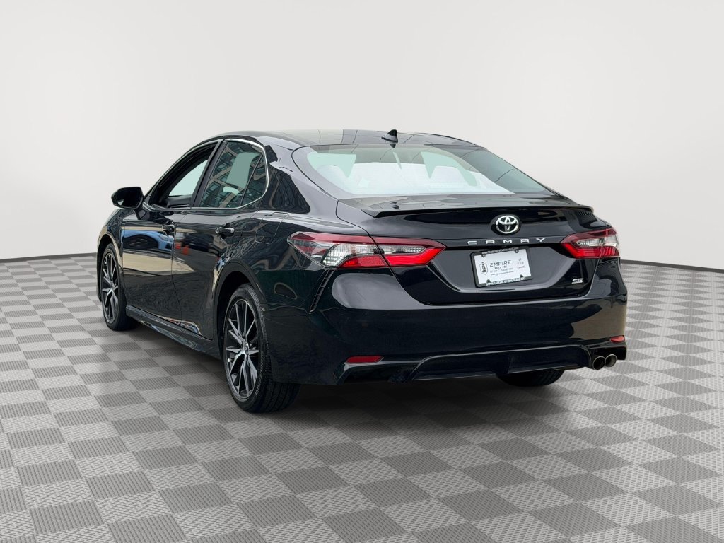 Used 2023 Toyota Camry SE FWD image 5