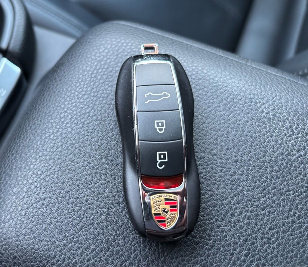 Certified 2023 Porsche Macan image 31