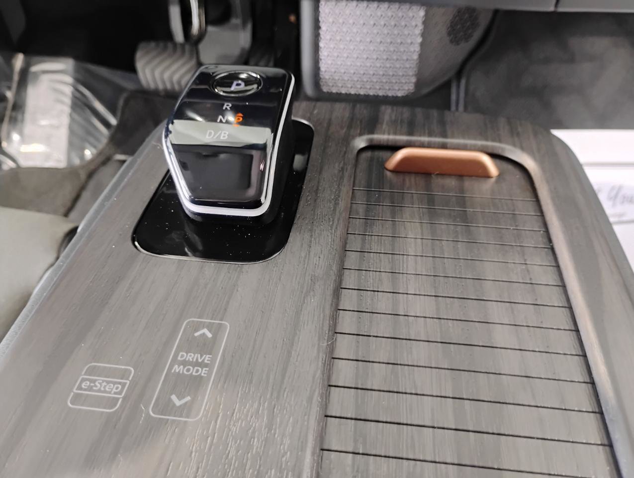 Used 2024 Nissan Ariya AWD image 32