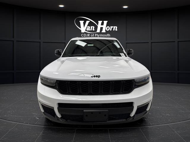 Used 2025 Jeep Grand Cherokee L Limited w/ Black Appearance Package image 12