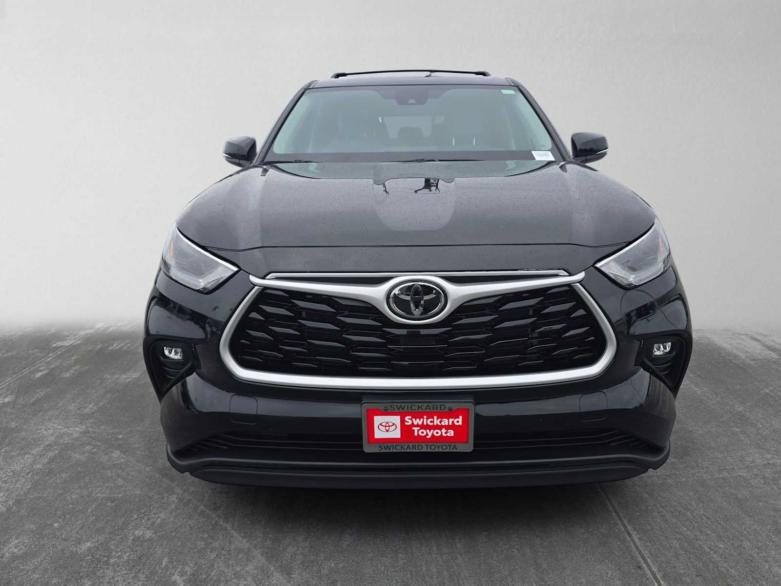 Used 2023 Toyota Highlander LE AWD/4WD image 8