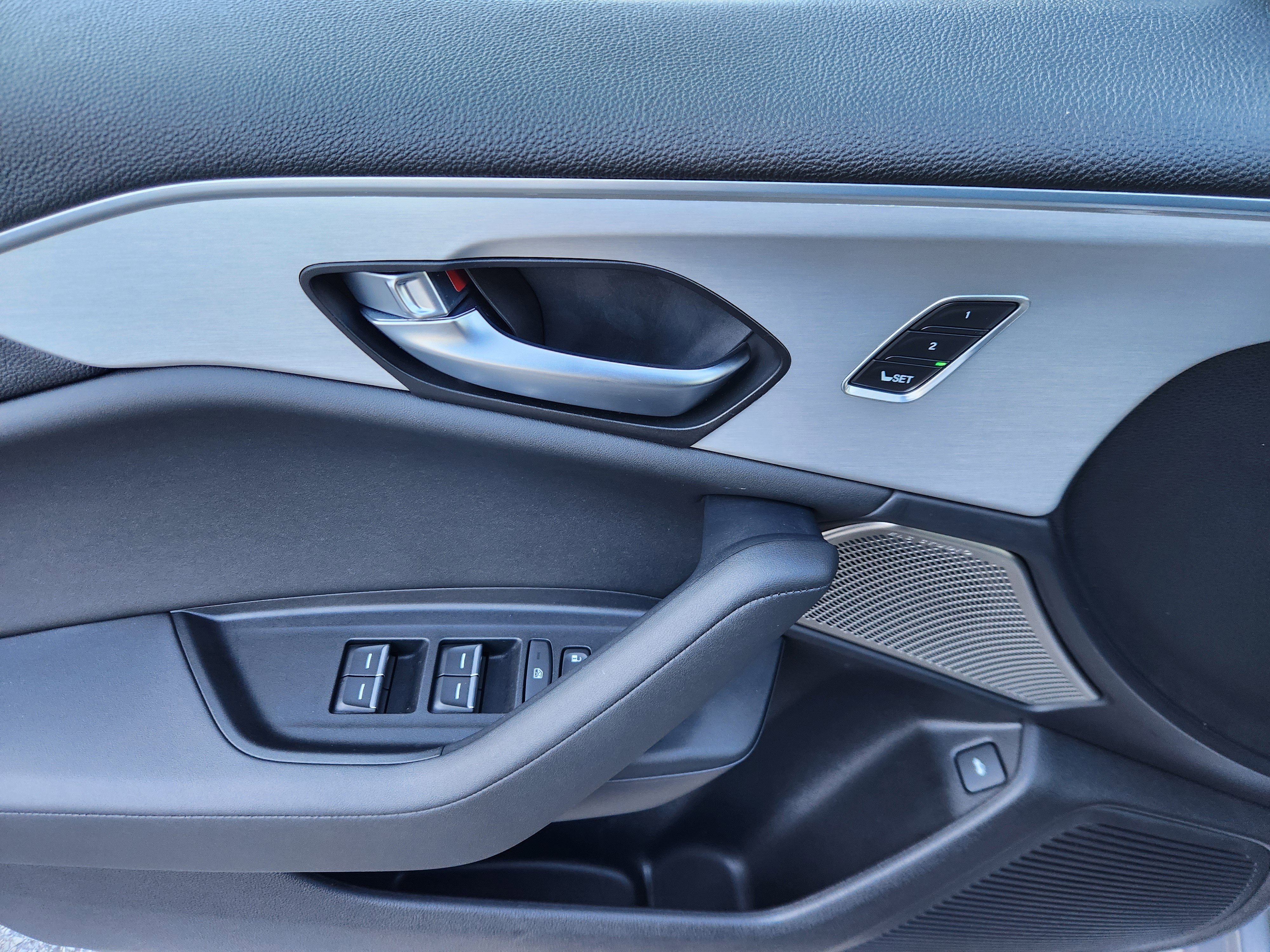 Certified 2025 Acura TLX w/ Technology Package image 18