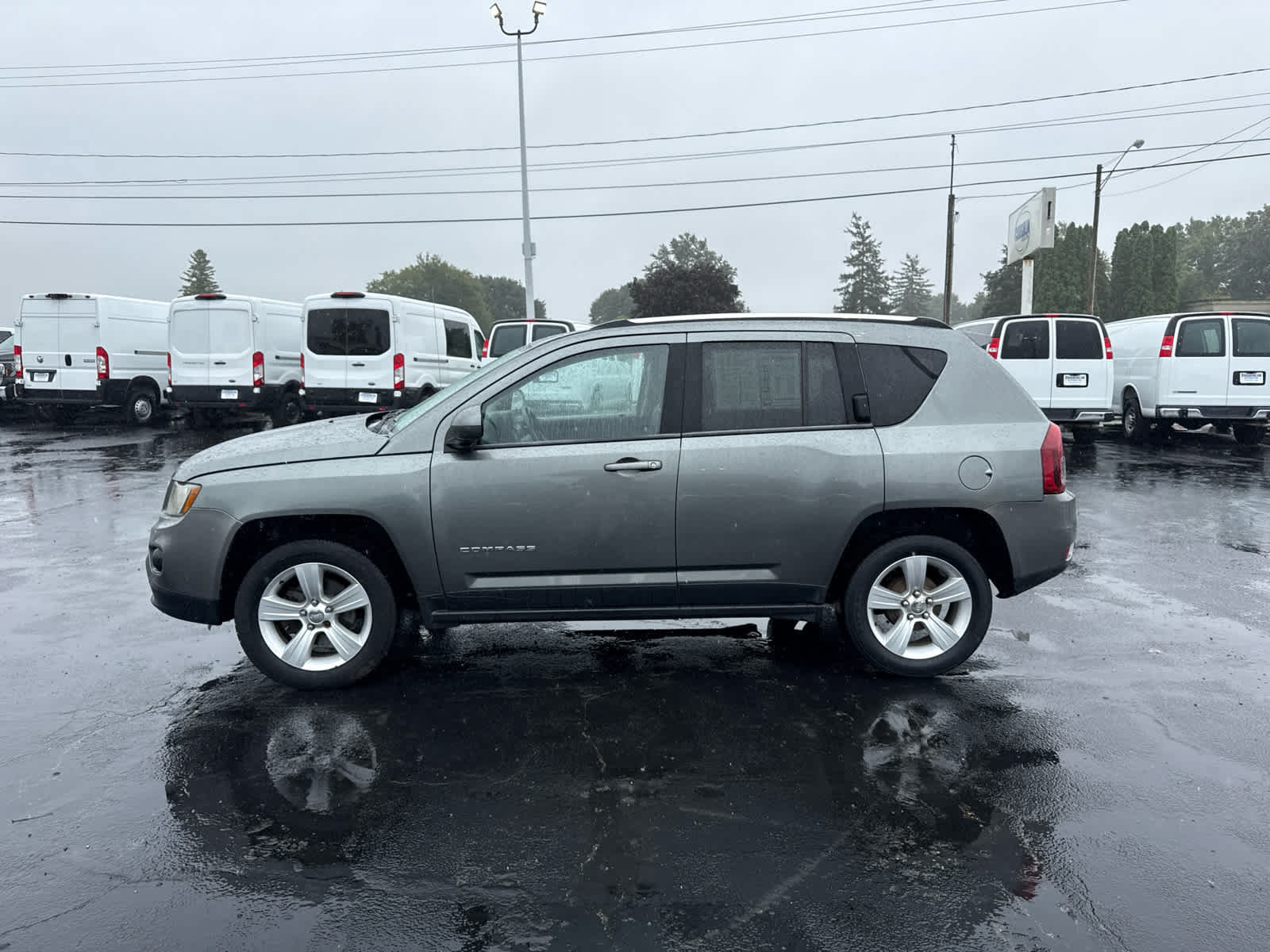 Used 2014 Jeep Compass Latitude FWD image 2