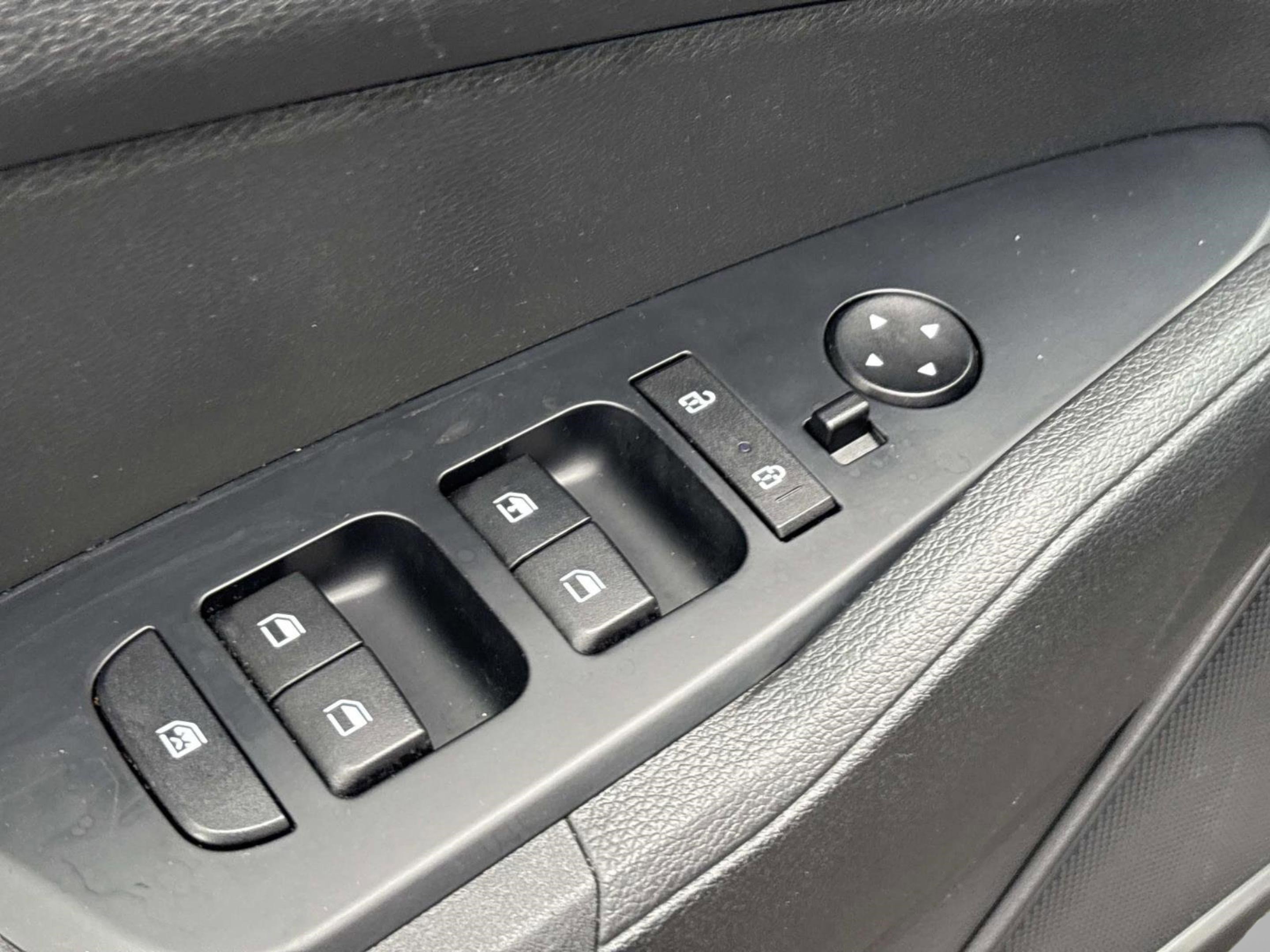 Used 2023 Kia Sportage LX image 25