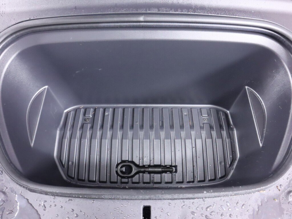 Used 2024 Tesla Model Y Long Range image 42