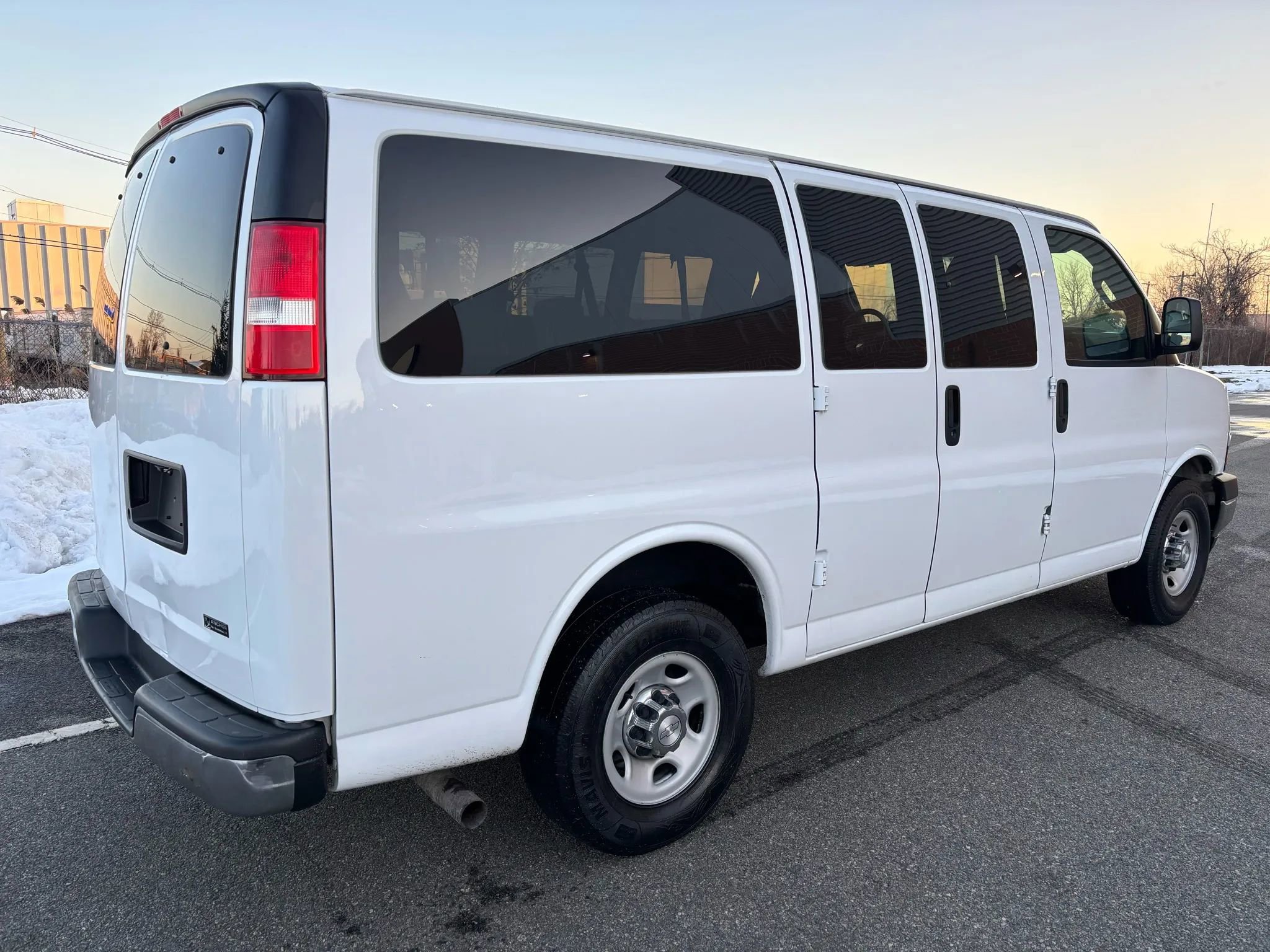 Used 2017 Chevrolet Express 2500 LT w/ LT Preferred Equipment Group image 10