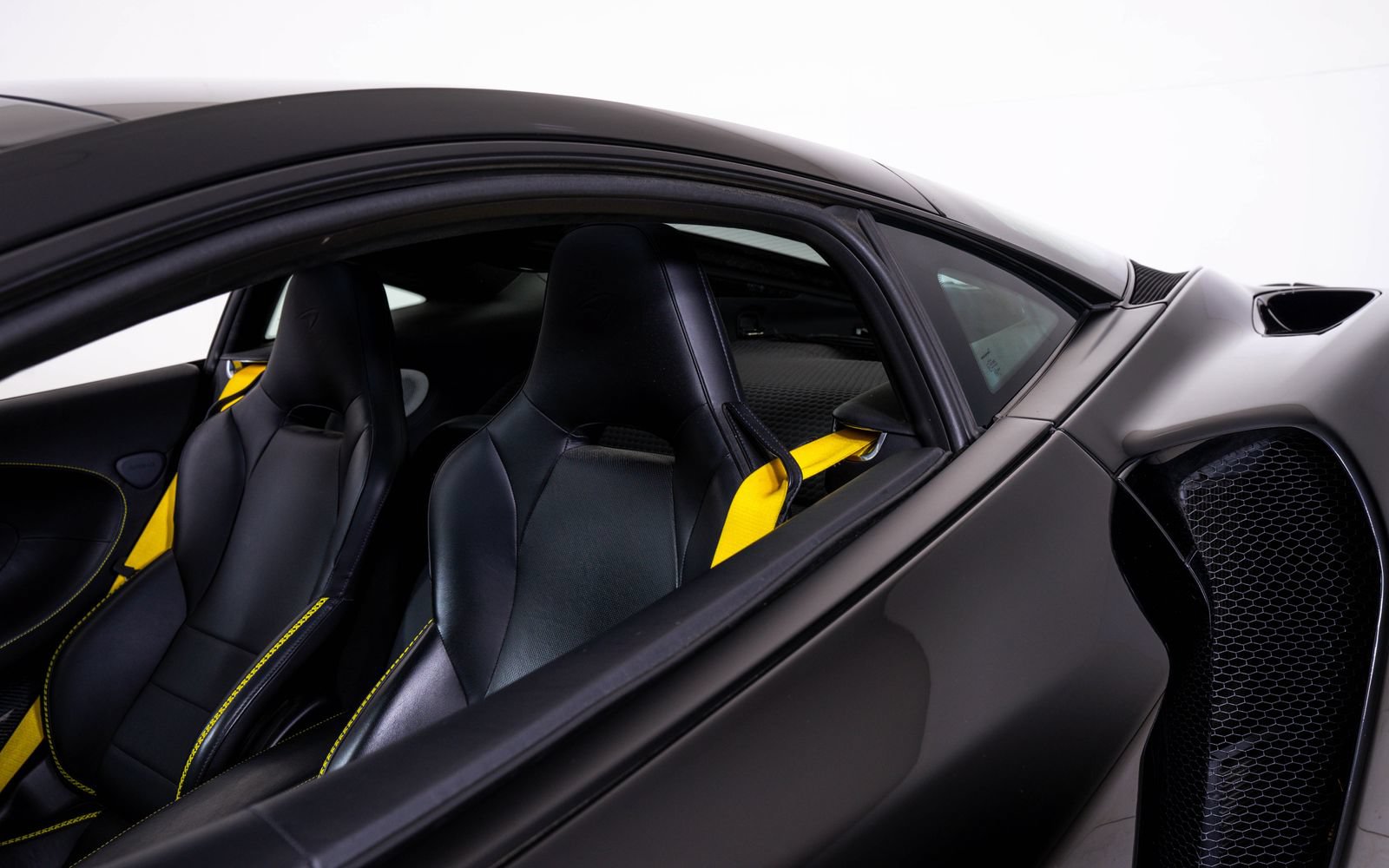 Used 2022 McLaren GT RWD image 24