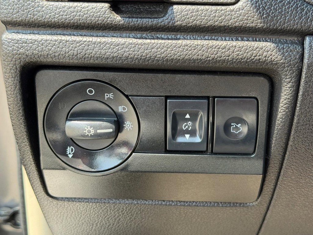 Used 2012 Ford Fusion SE FWD image 29