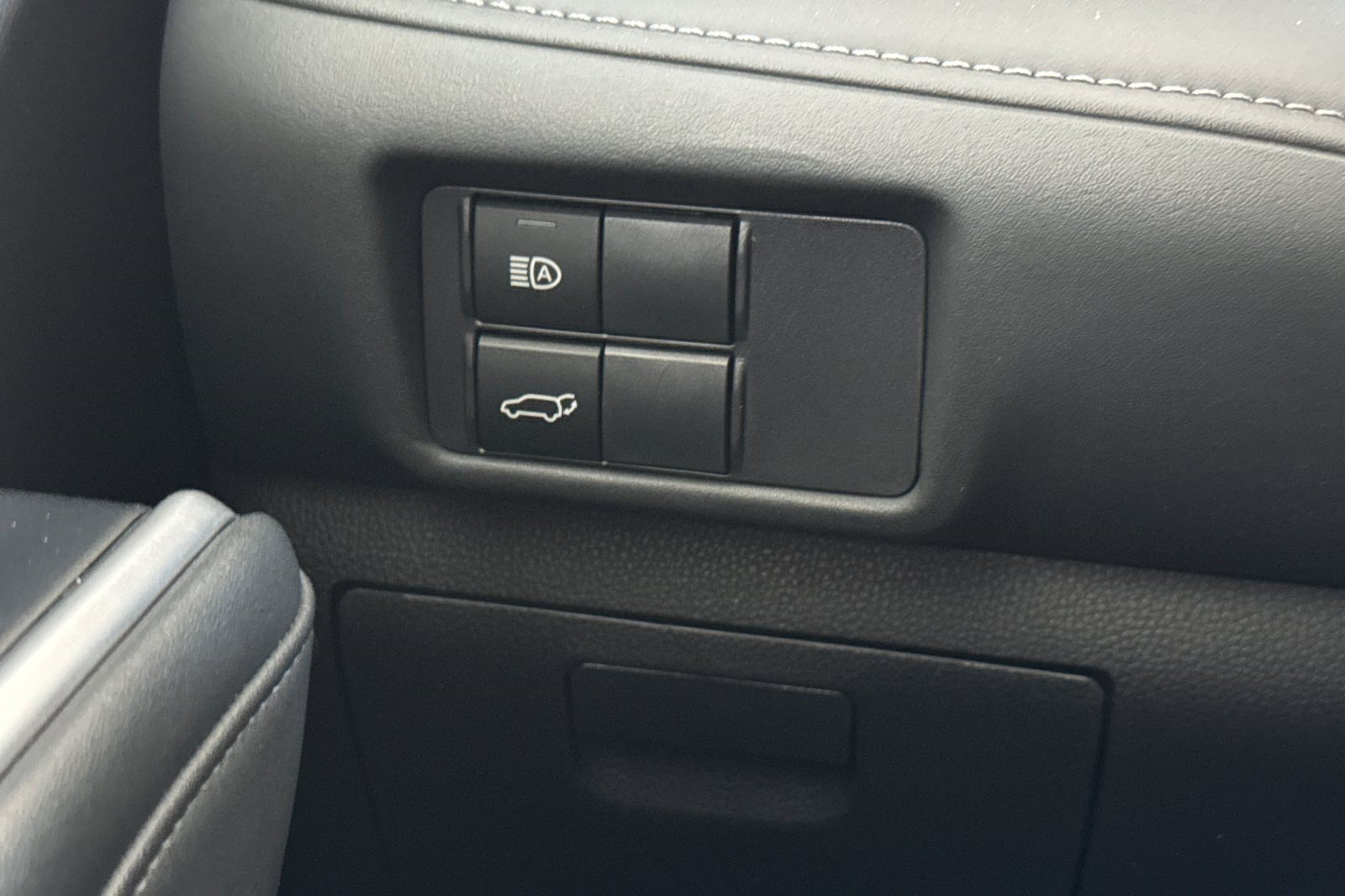 Used 2022 Toyota Highlander XLE AWD/4WD image 38