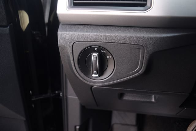 Used 2018 Volkswagen Atlas Launch Edition FWD image 7