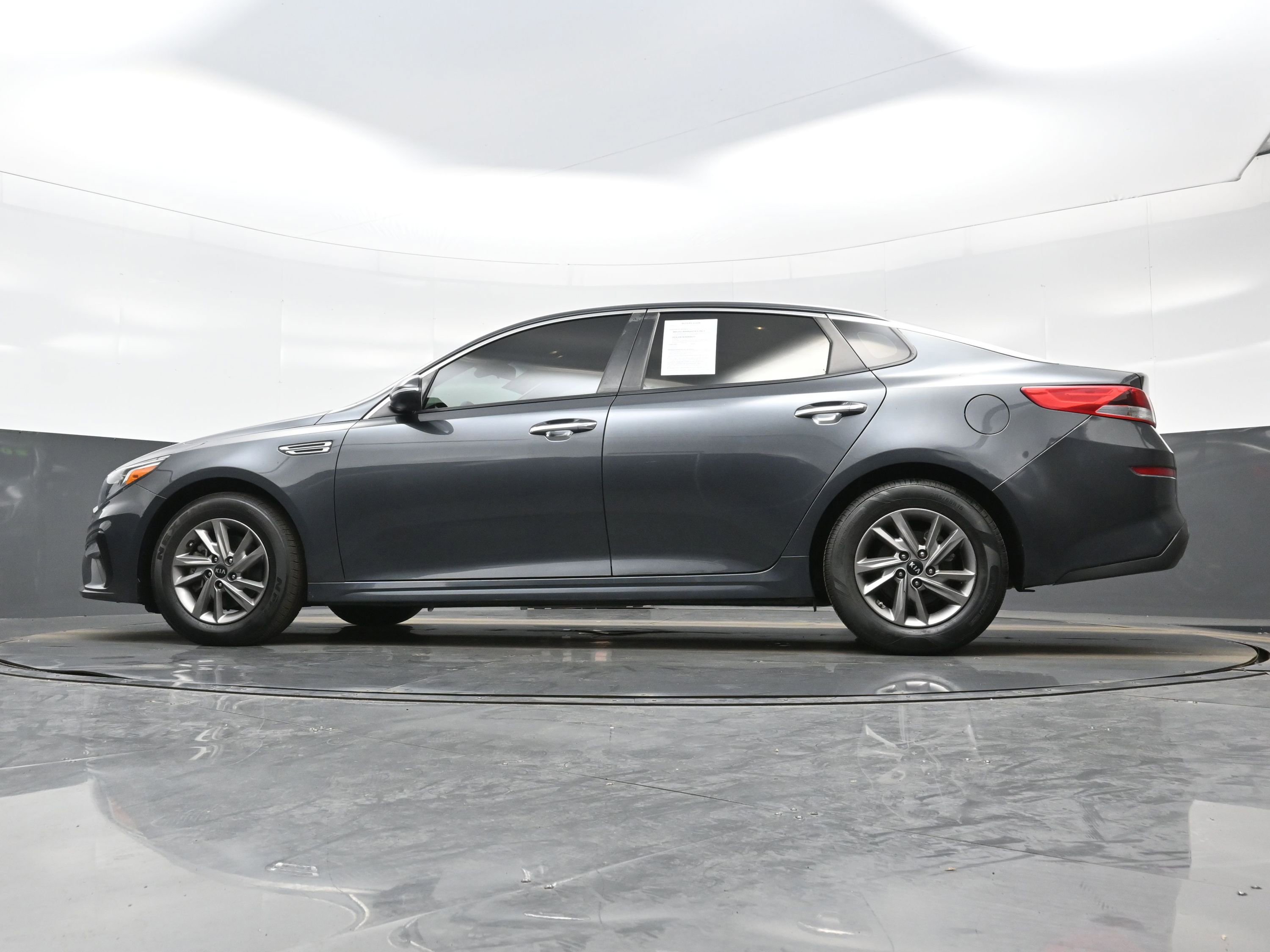 Used 2020 Kia Optima LX image 24