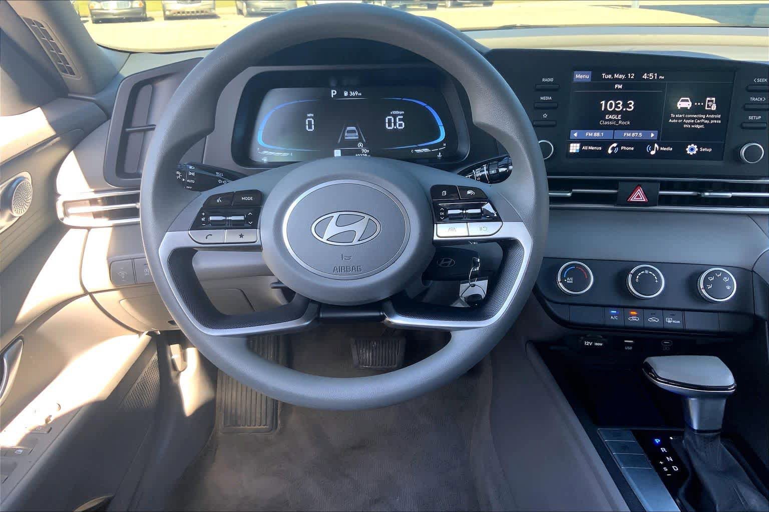Used 2024 Hyundai Elantra SE FWD image 6