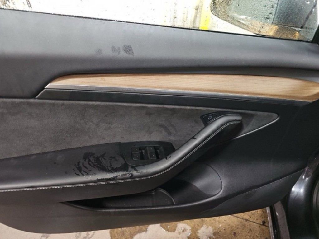 Used 2021 Tesla Model 3 Standard Range Plus image 14