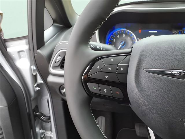 New 2026 Chrysler Pacifica Select image 17