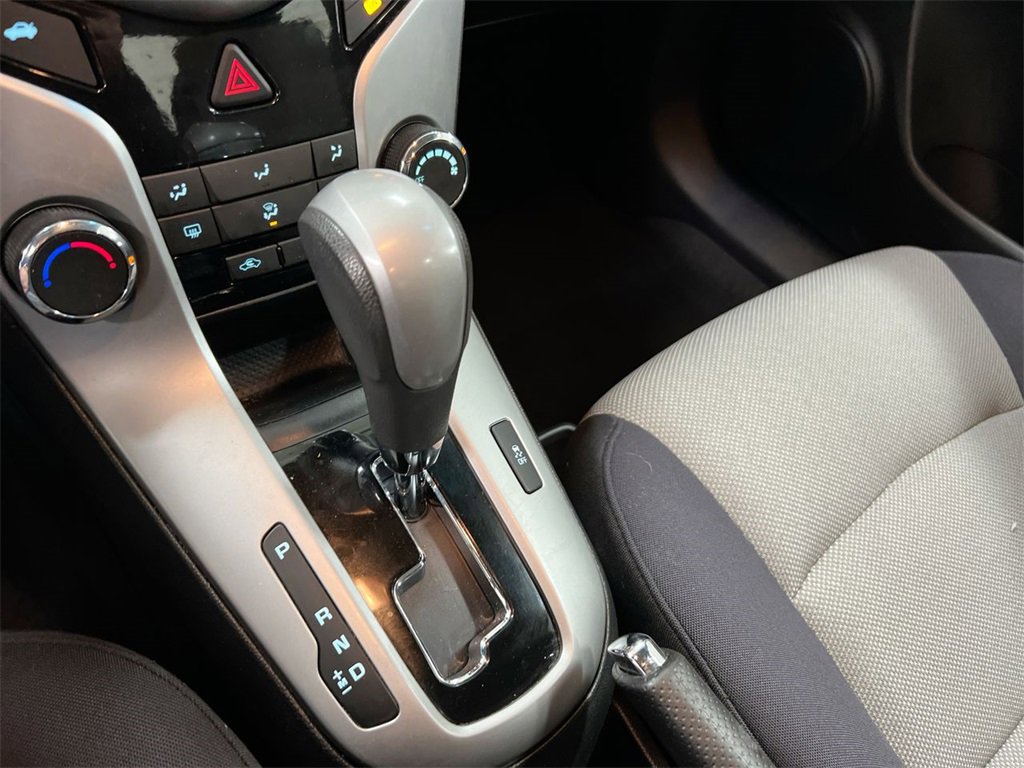 Used 2015 Chevrolet Cruze LS image 17
