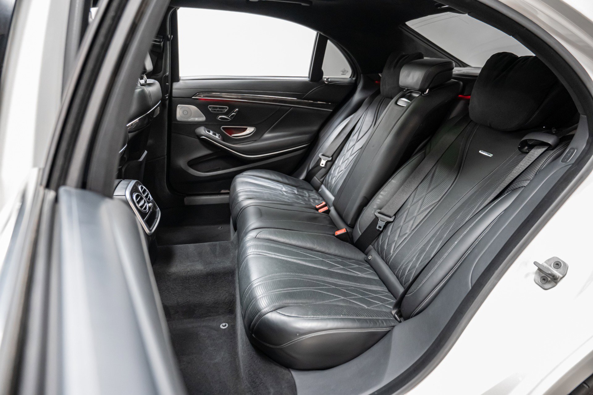 Used 2015 Mercedes-Benz S 63 AMG 4MATIC Sedan w/ Driver Assistance Package image 32