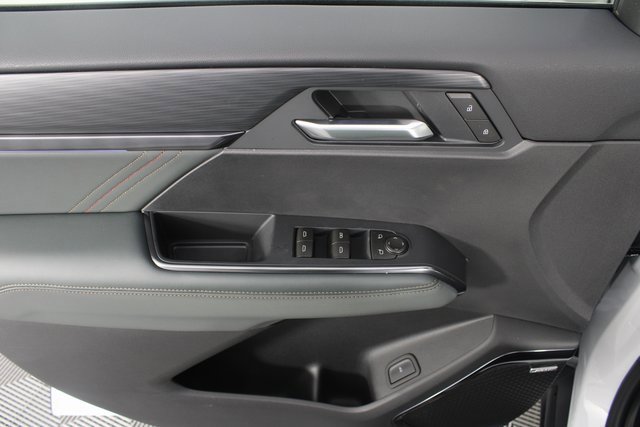 New 2026 GMC Acadia AT4 w/ Luxury Package image 16