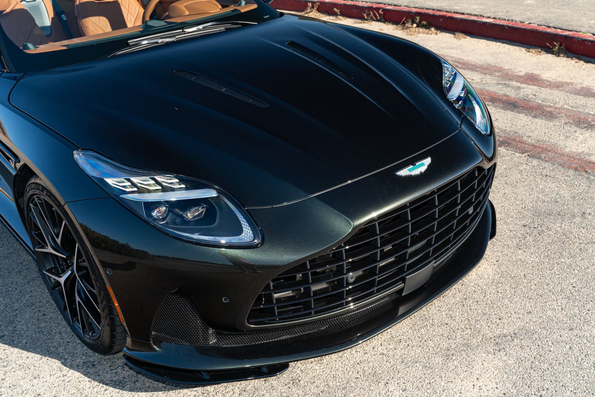 Used 2025 Aston Martin DB12 Convertible RWD image 11