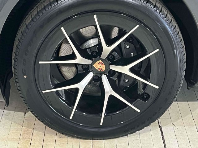 New 2026 Porsche Cayenne Electric AWD/4WD image 12