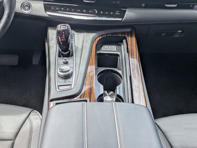 Certified 2023 Cadillac Escalade ESV Premium Luxury w/ Performance Package AWD/4WD image 15