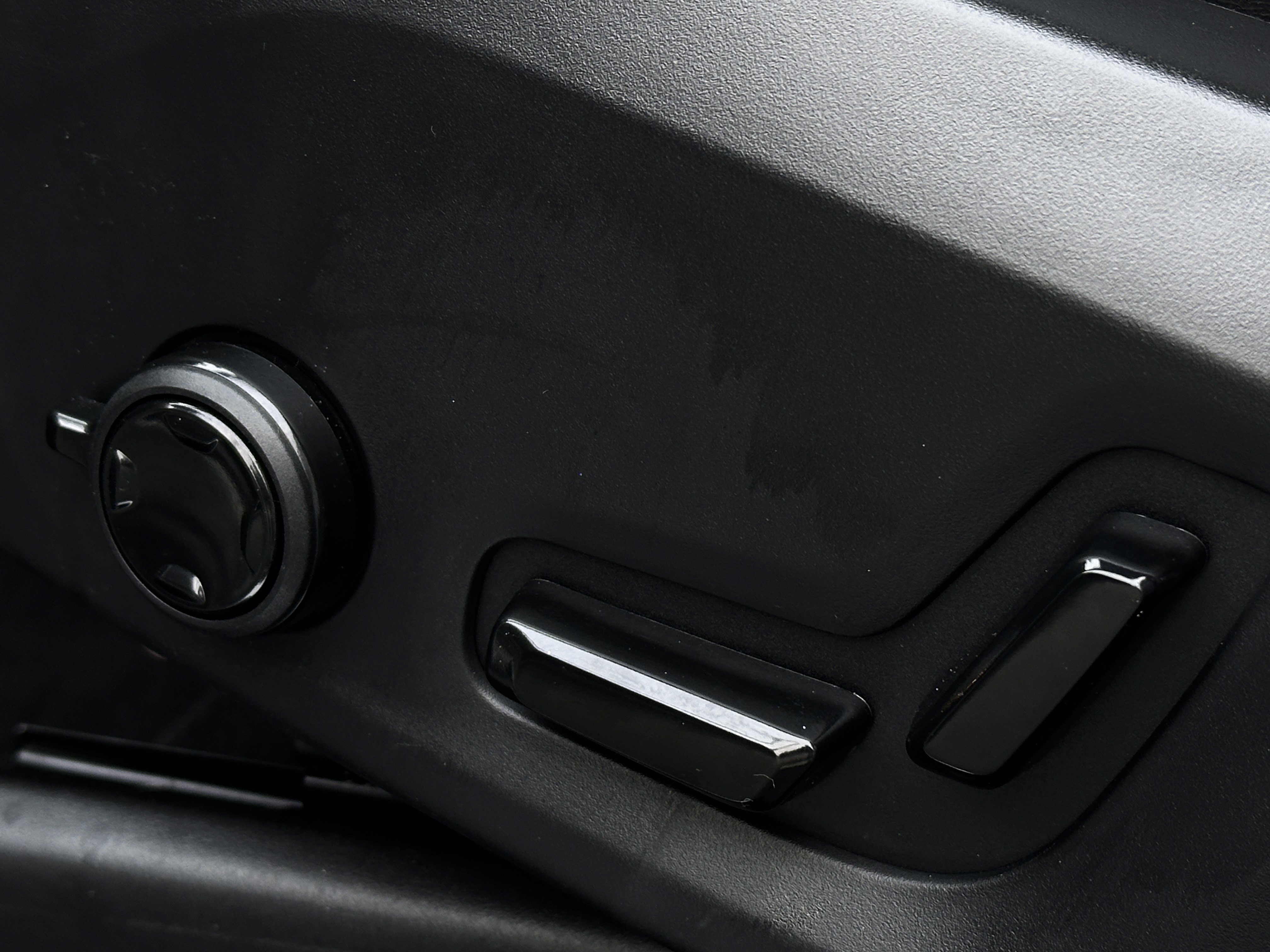 Used 2025 Volvo XC90 T8 Ultra image 17