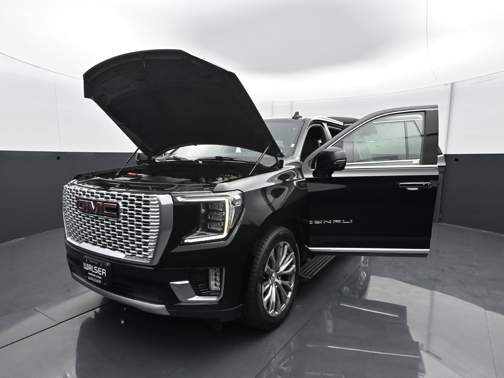 Used 2021 GMC Yukon Denali w/ Denali Ultimate Package AWD/4WD image 28