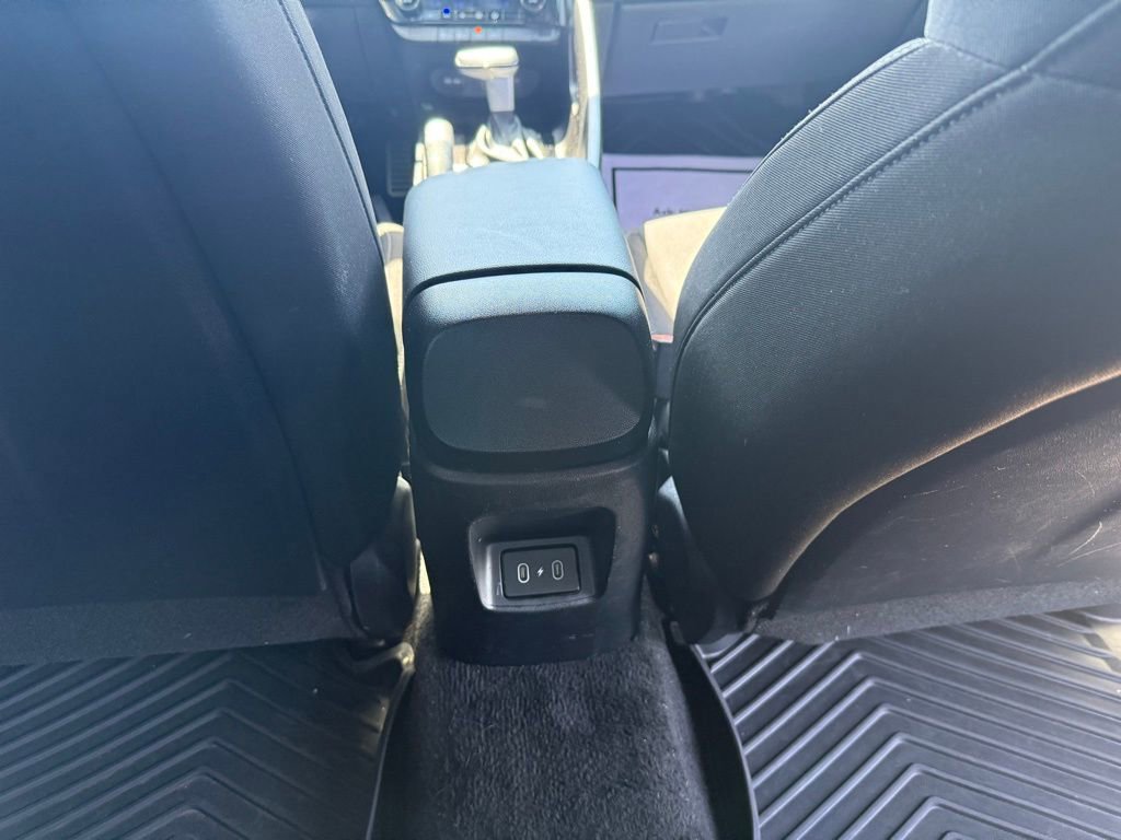 Used 2025 Hyundai Elantra Sport FWD image 16