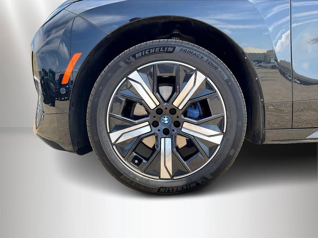 Used 2023 BMW iX xDrive50 w/ Sport Package AWD/4WD image 34