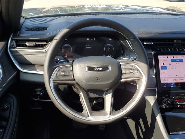 New 2025 Jeep Grand Cherokee Limited w/ Black Appearance Package image 8