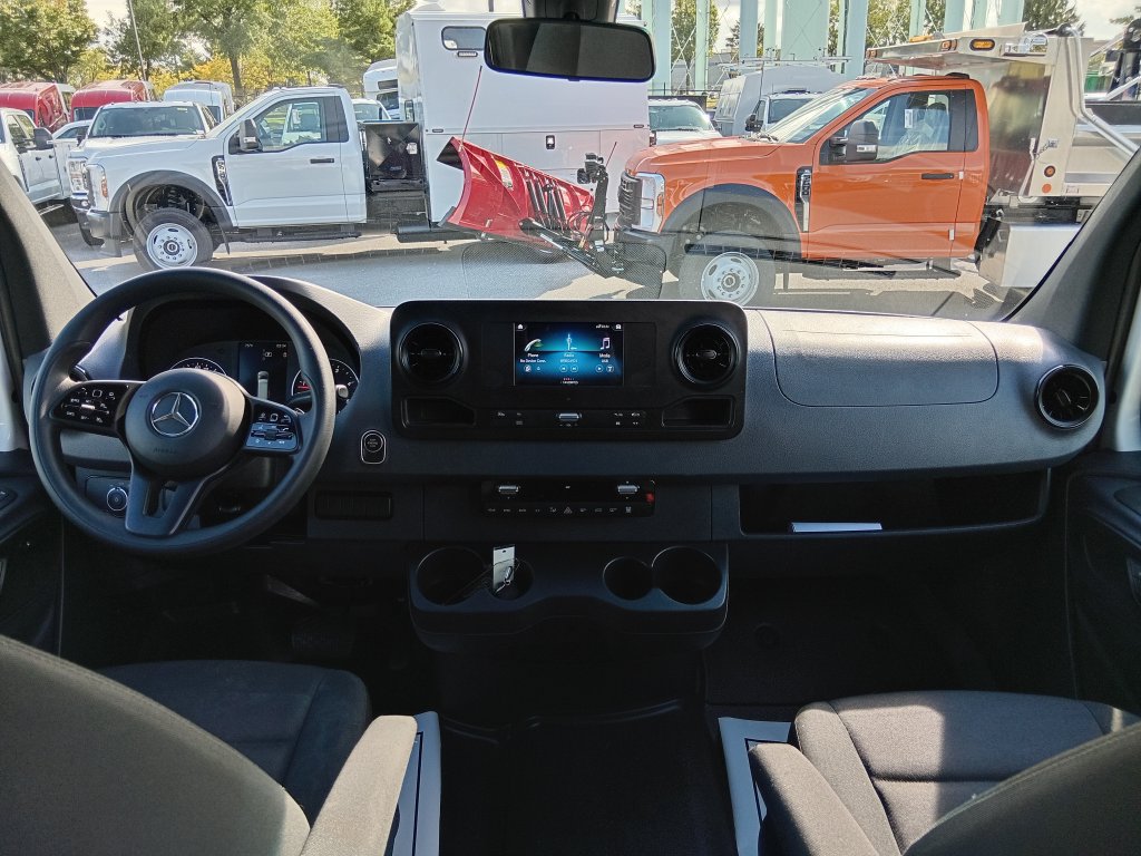 Used 2024 Mercedes-Benz Sprinter 2500 image 12