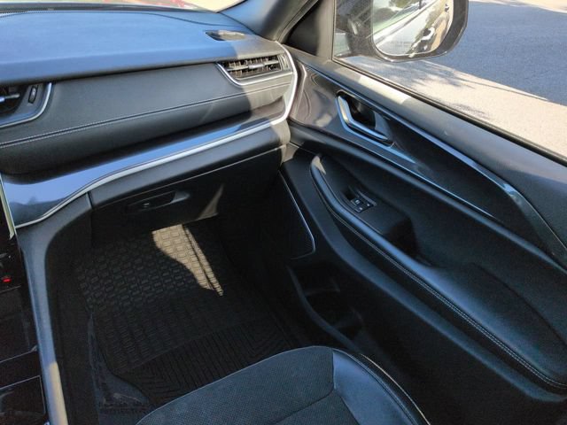 Certified 2022 Jeep Grand Cherokee L Laredo RWD image 17