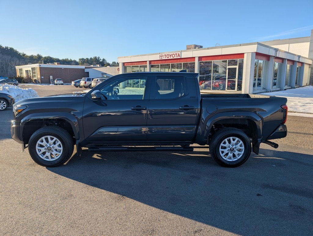 Used 2025 Toyota Tacoma SR5 image 2