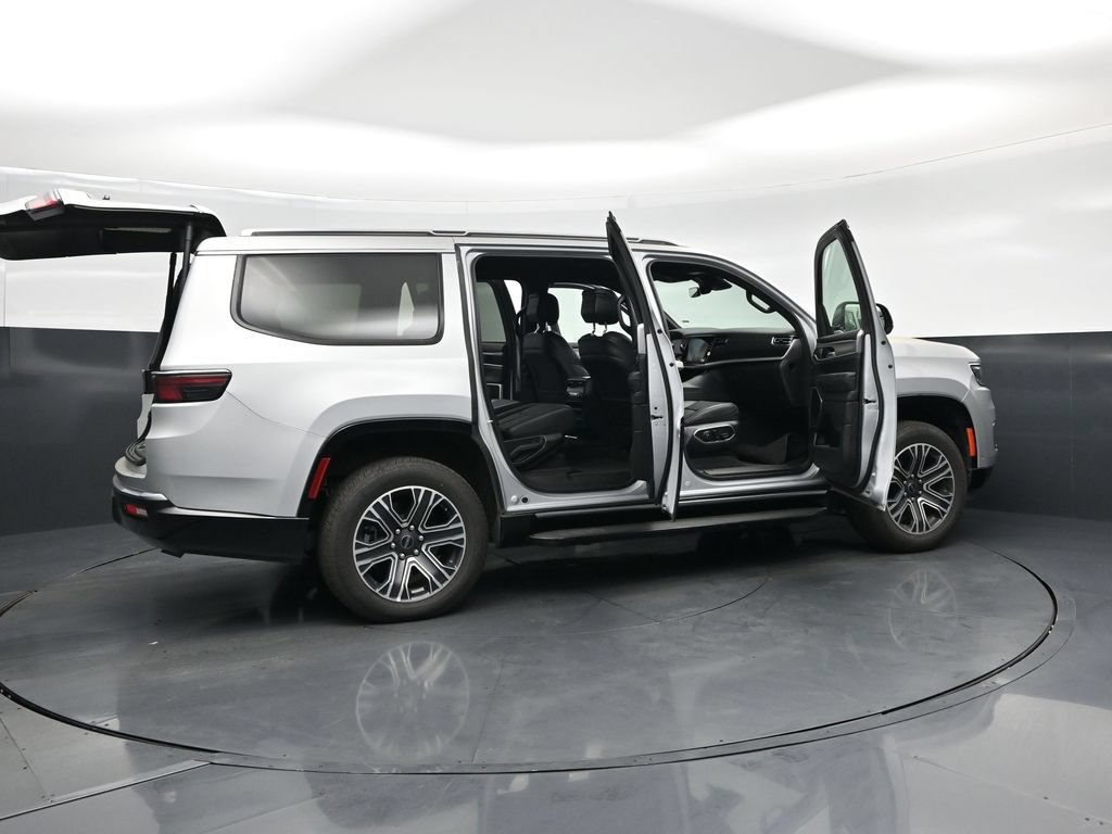 Used 2025 Jeep Wagoneer Series II AWD/4WD image 36