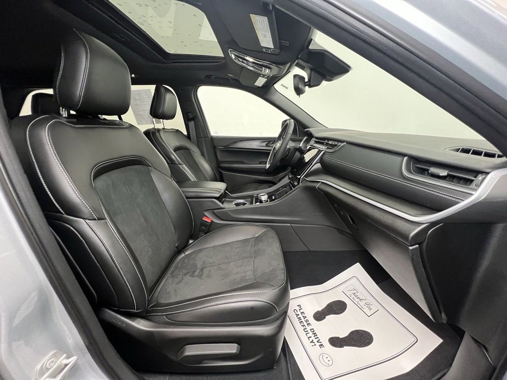 Used 2024 Jeep Grand Cherokee Altitude image 9