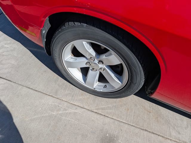 Used 2014 Dodge Challenger SXT image 8